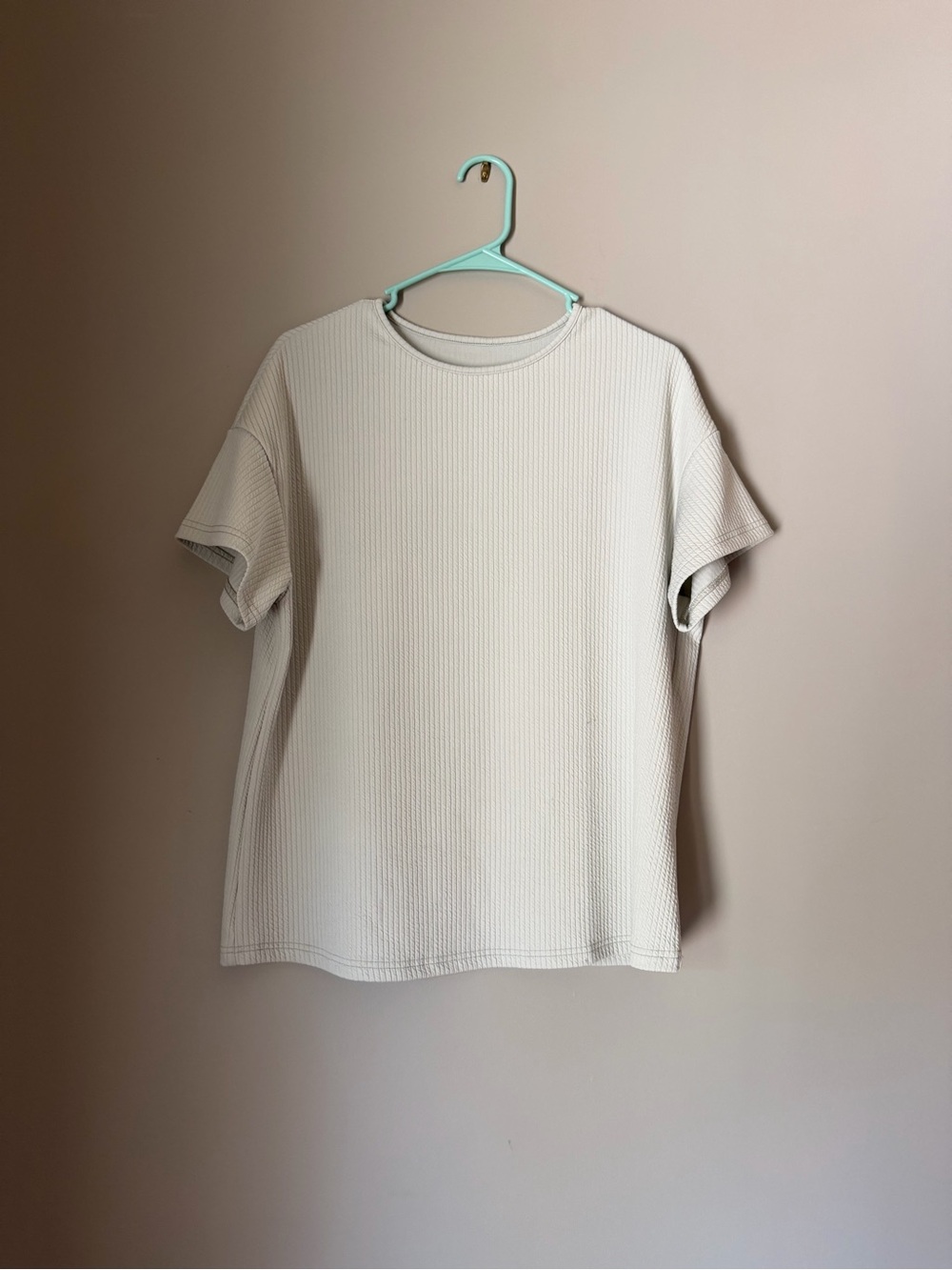Women's Cream Short-Sleeve Textured Crewneck Top